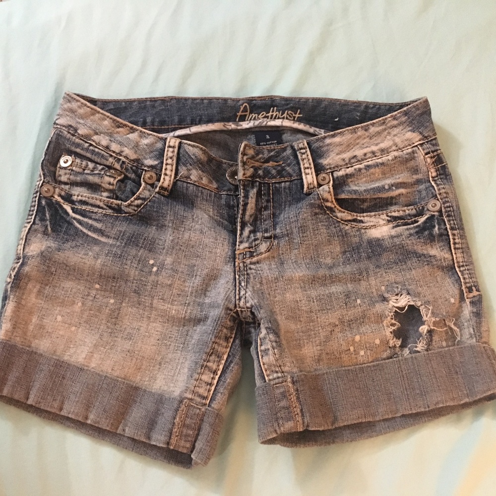 Amethyst distressed denim shorts